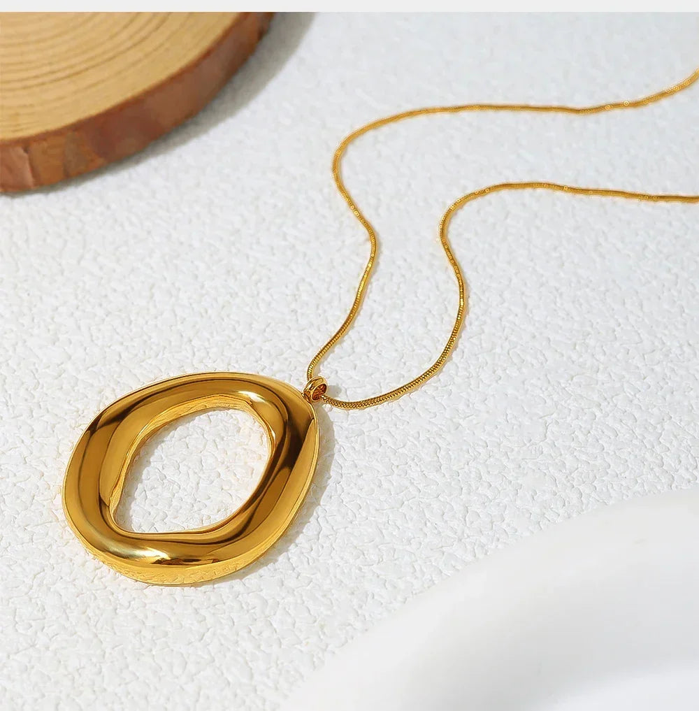 Gold Tone Organic Circle Pendant Necklace