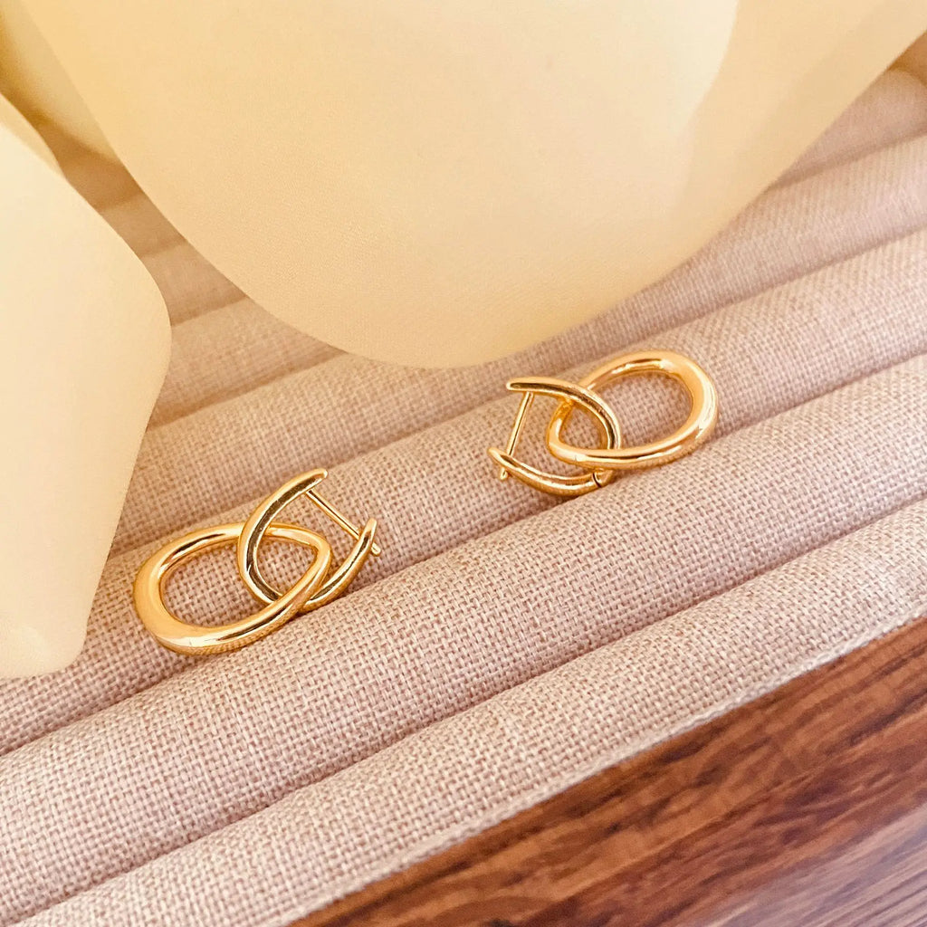 Minimalist Teardrop Hoop Earrings